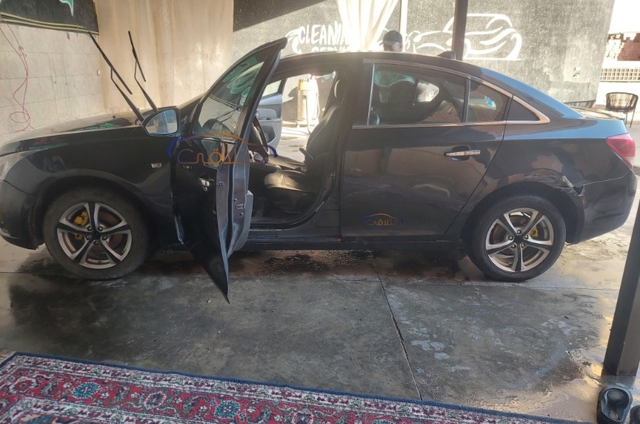 Cruze Chevrolet أسود