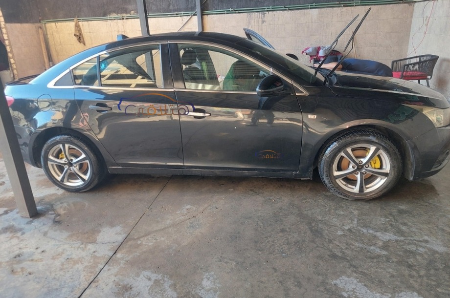Cruze Chevrolet أسود