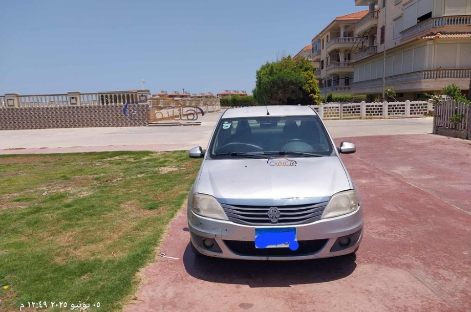 Logan Renault فضي