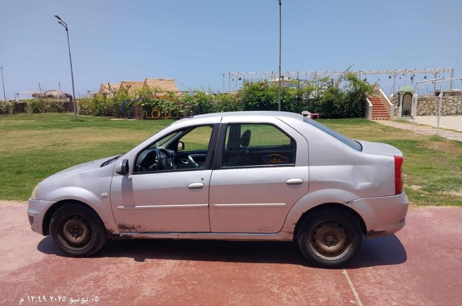 Logan Renault فضي