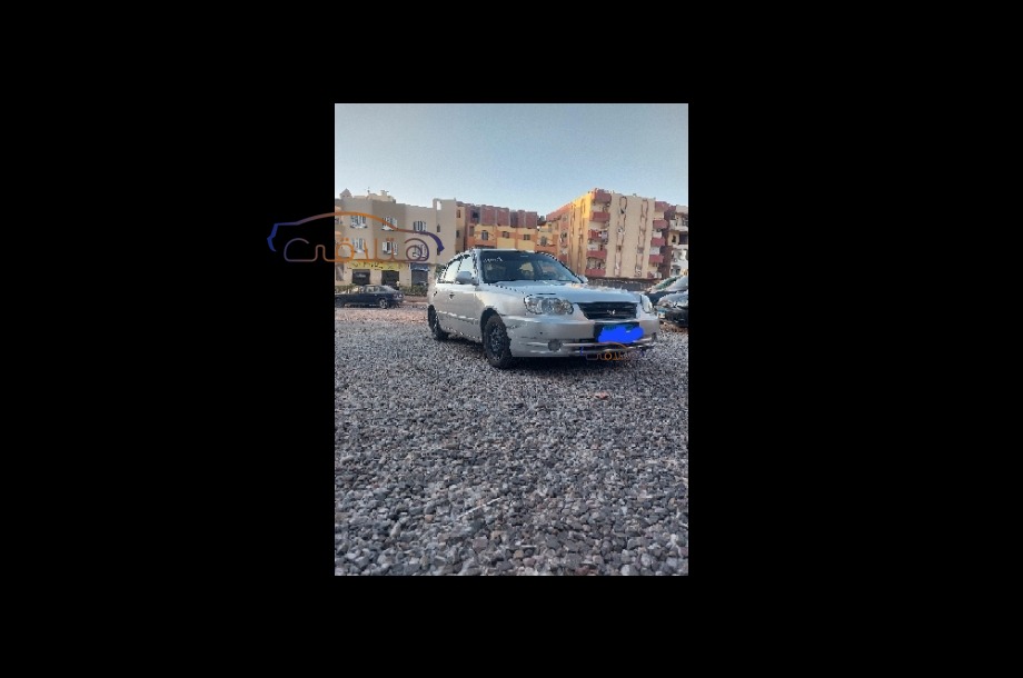 Verna Hyundai فضي