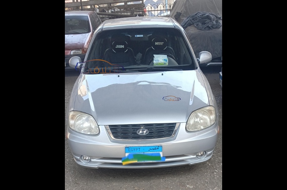 Verna Hyundai فضي