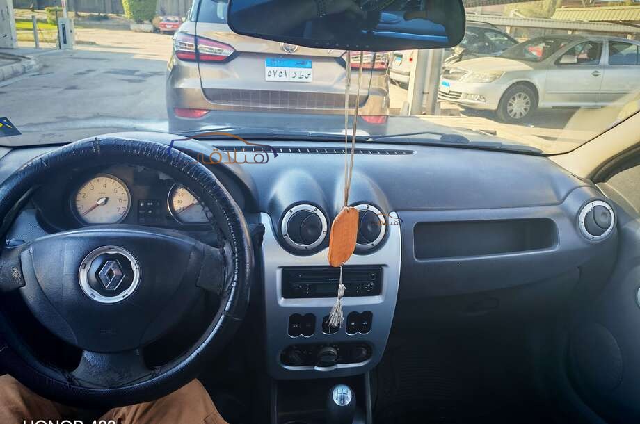 Logan Renault أسود