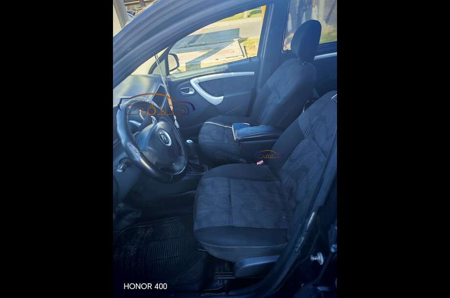 Logan Renault أسود