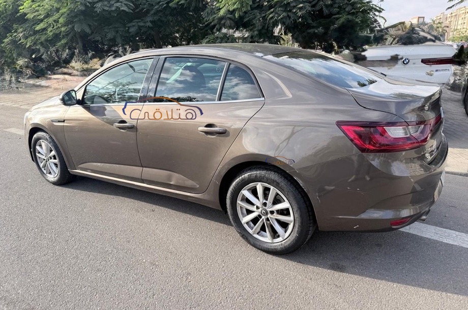 Megane Renault برونزي