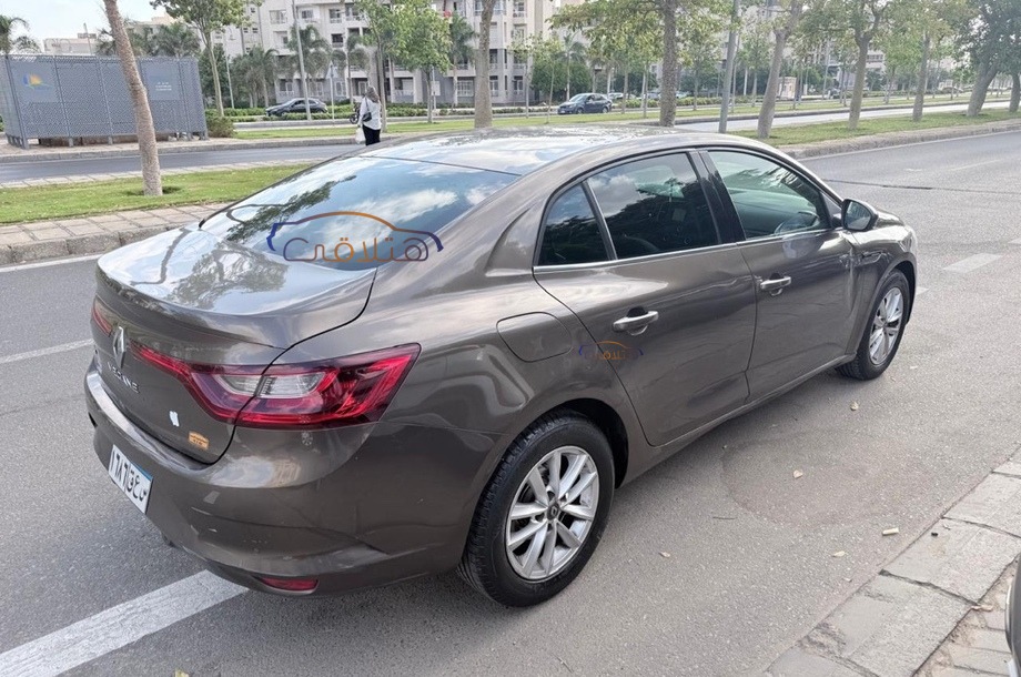 Megane Renault برونزي