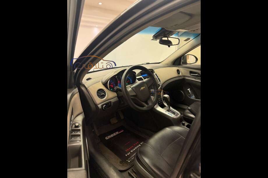 Cruze Chevrolet أسود