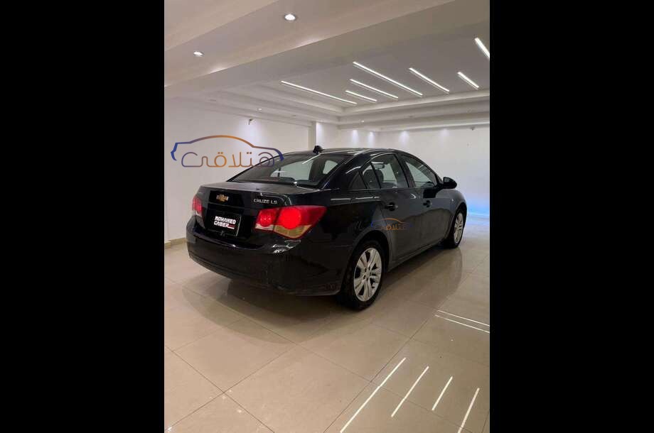 Cruze Chevrolet أسود