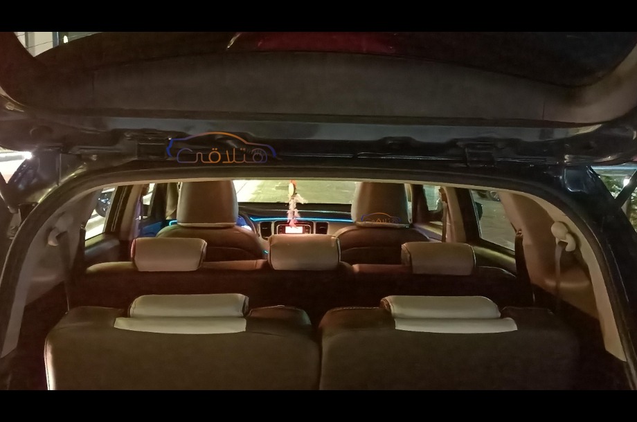 Carens Kia الأزرق الداكن