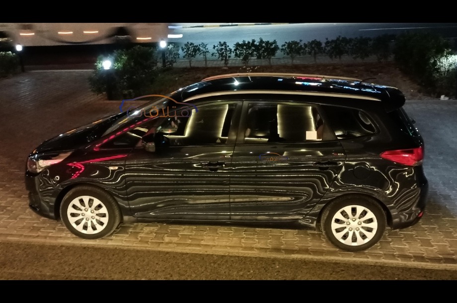 Carens Kia الأزرق الداكن