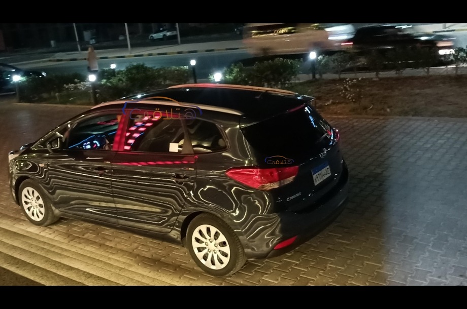 Carens Kia الأزرق الداكن
