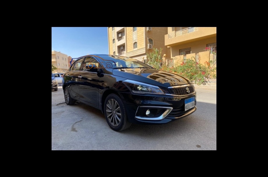 Ciaz Suzuki أسود