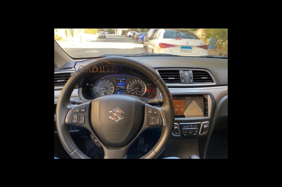 Ciaz Suzuki أسود