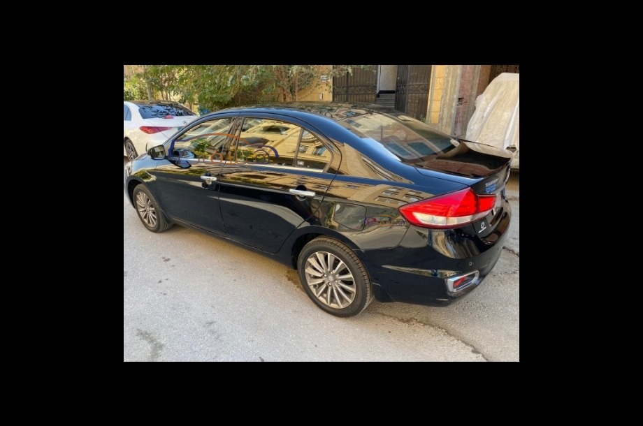 Ciaz Suzuki أسود