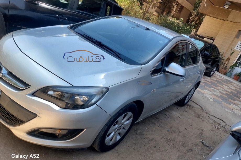 Astra Opel فضي