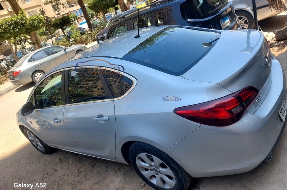 Astra Opel فضي