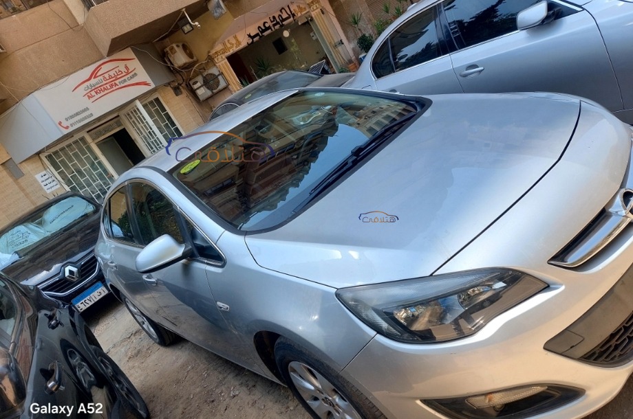 Astra Opel فضي