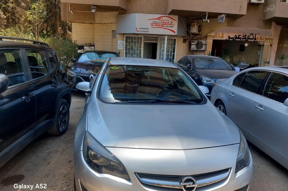 Astra Opel فضي