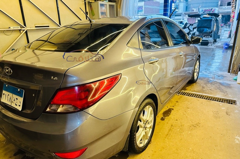 Accent RB Hyundai فضي