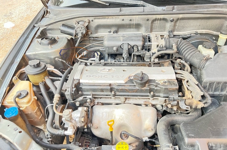 Verna Hyundai فضي