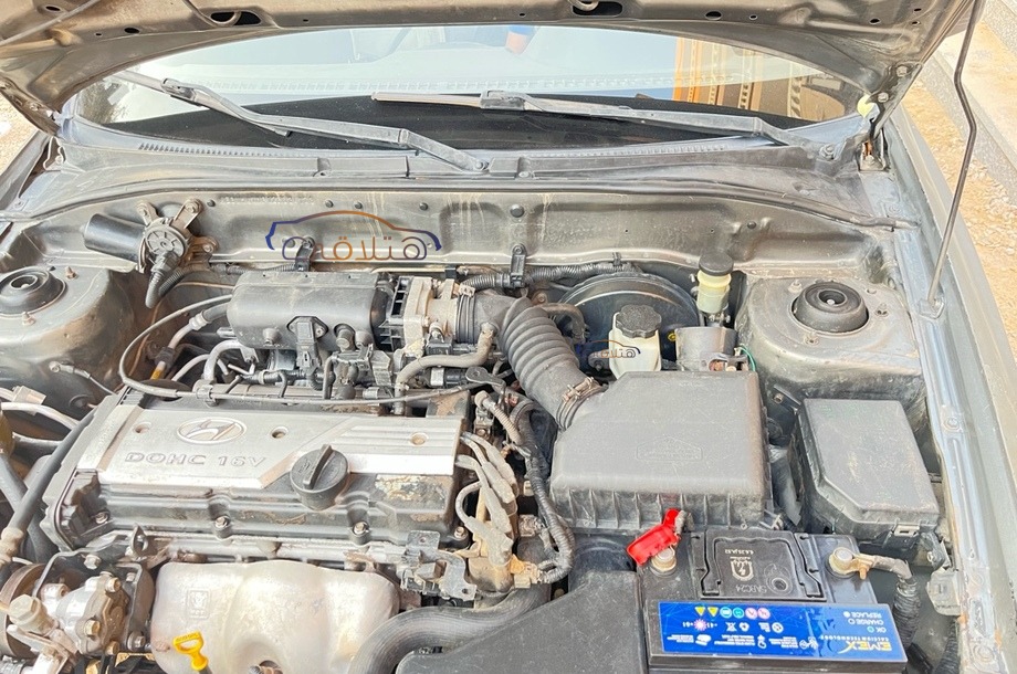 Verna Hyundai فضي