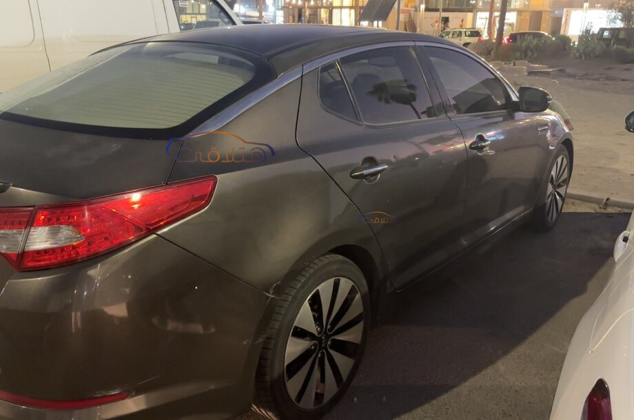 Optima Kia اخضر غامق