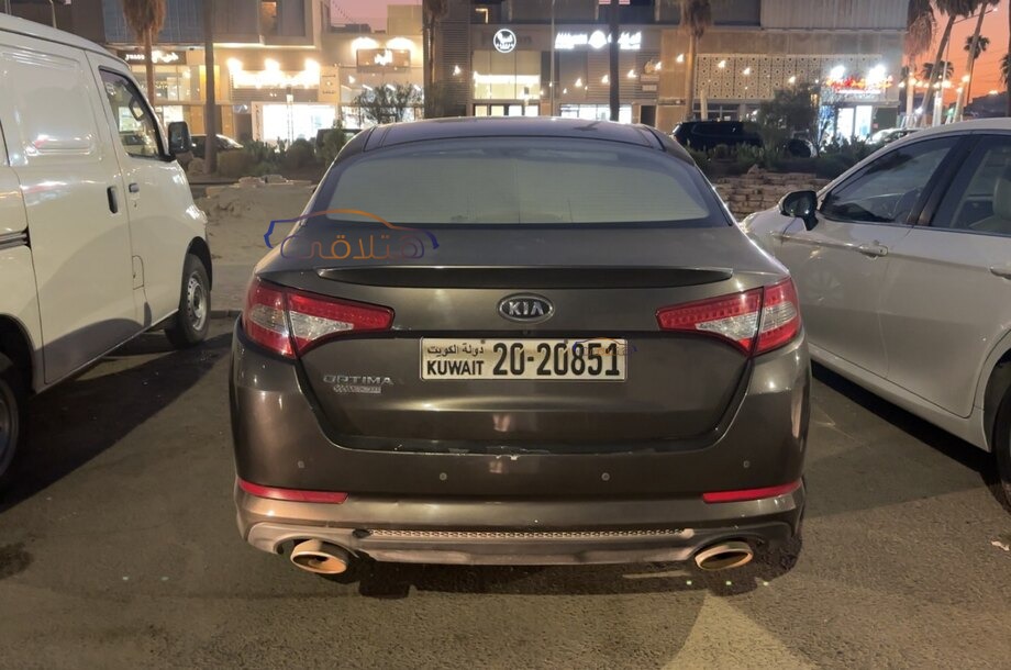 Optima Kia اخضر غامق
