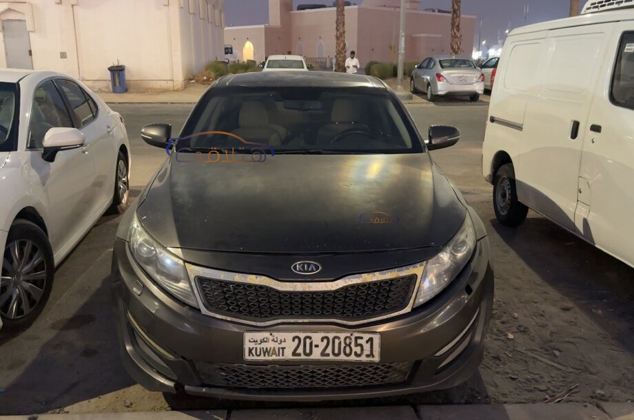Optima Kia اخضر غامق