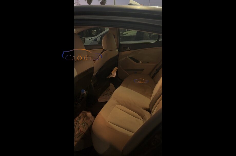 Optima Kia اخضر غامق