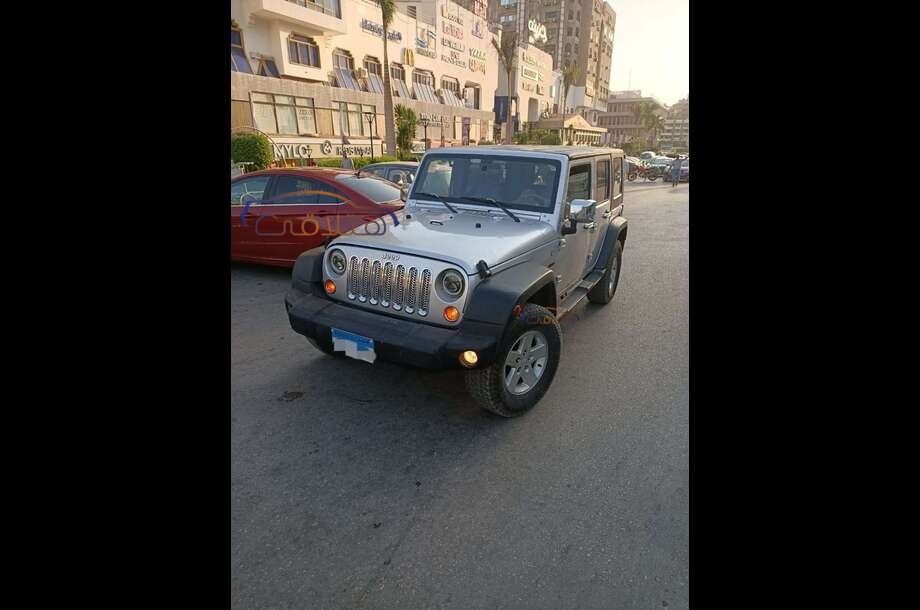 Wrangler Jeep فضي