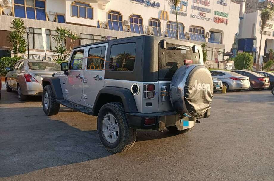 Wrangler Jeep فضي