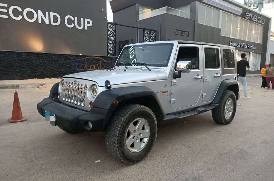 Wrangler Jeep فضي