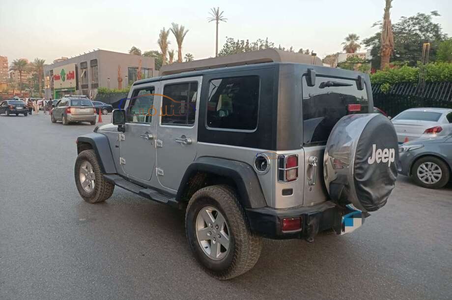 Wrangler Jeep فضي