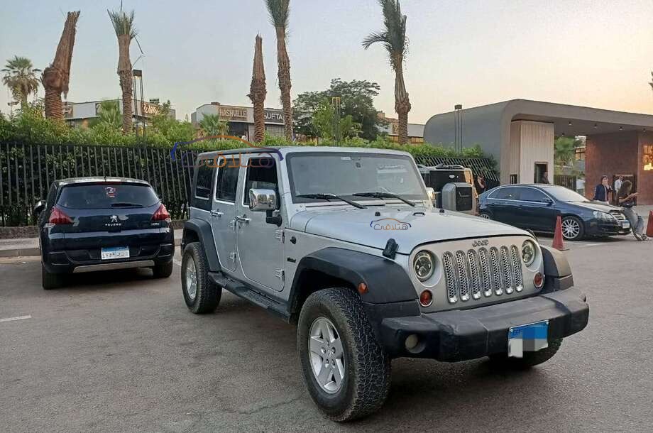 Wrangler Jeep فضي