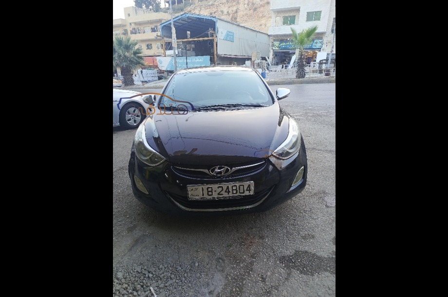 Avante Hyundai أسود