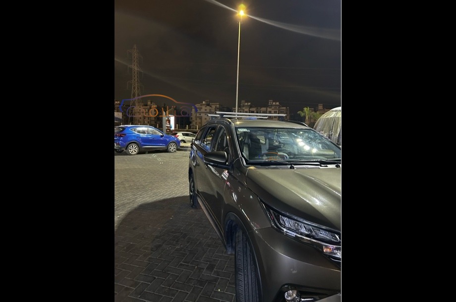 Rush Toyota رمادي