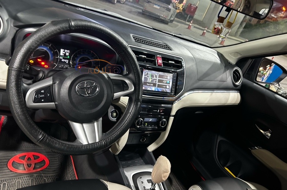 Rush Toyota رمادي