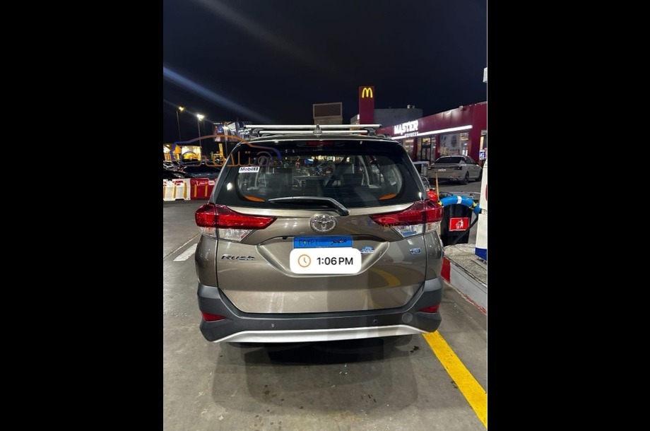 Rush Toyota رمادي