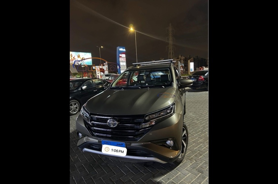 Rush Toyota رمادي