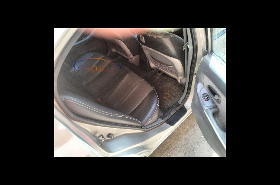 Elantra Hyundai برونزي