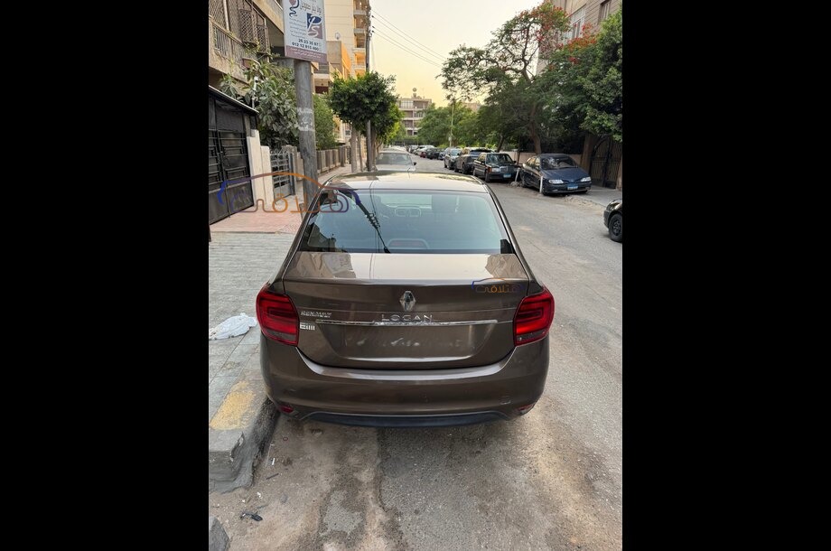 Logan Renault بني