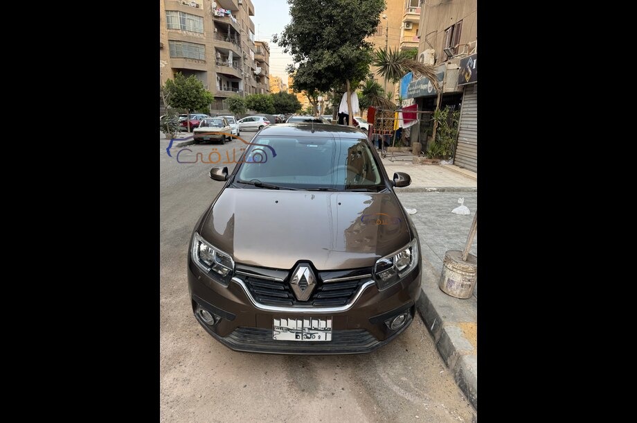 Logan Renault بني