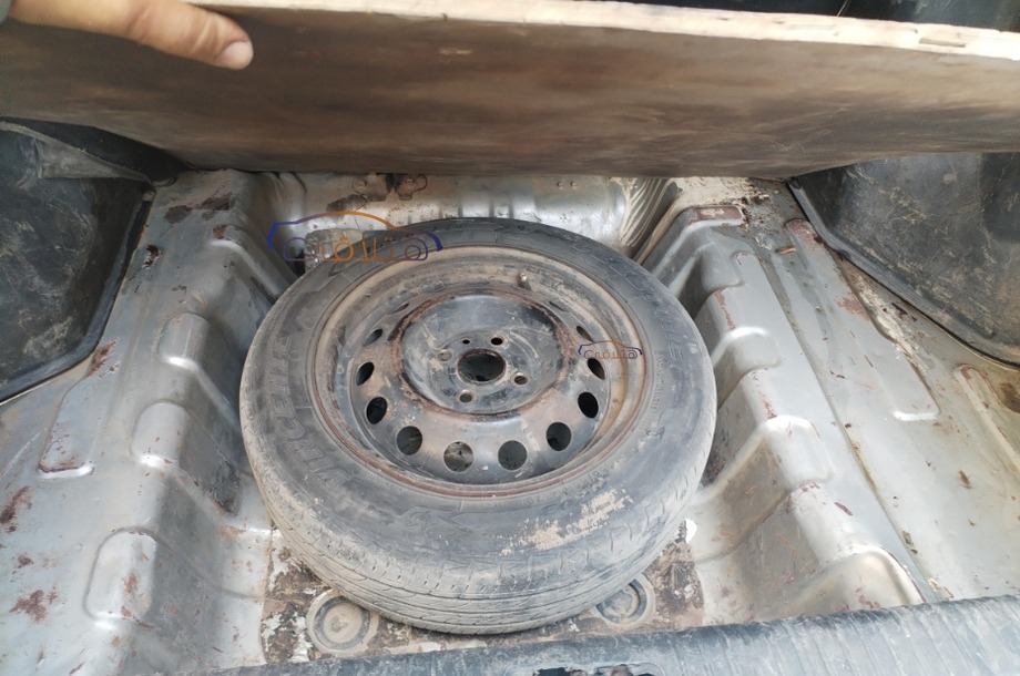 Verna Hyundai فضي