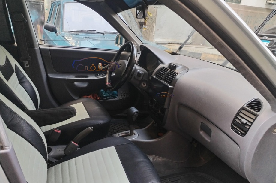 Verna Hyundai فضي