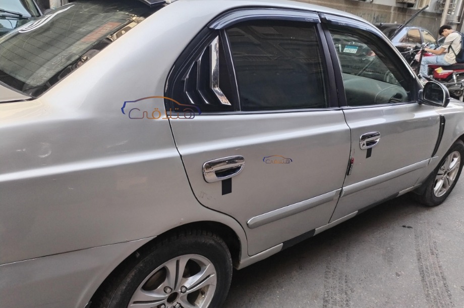 Verna Hyundai فضي