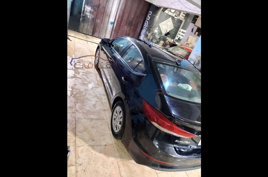 Elantra AD Hyundai أسود