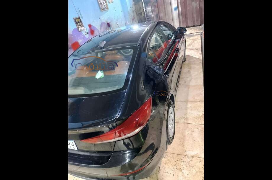 Elantra AD Hyundai أسود