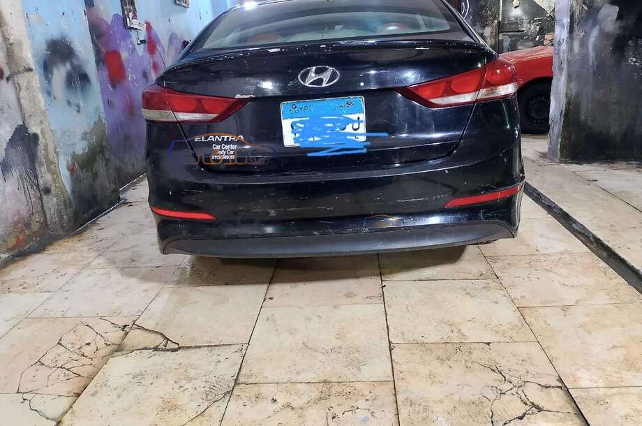 Elantra AD Hyundai أسود