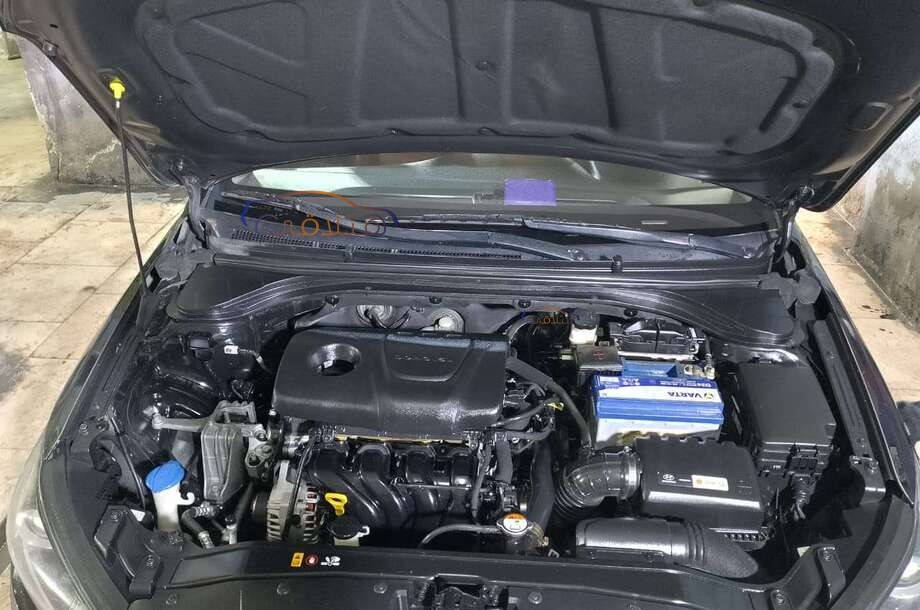 Elantra AD Hyundai أسود