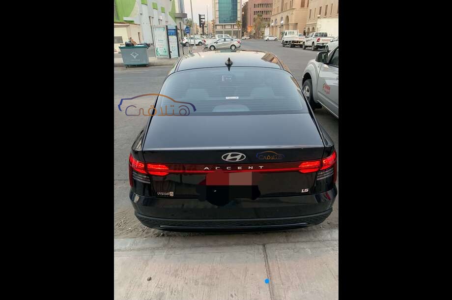 Accent Hyundai أسود